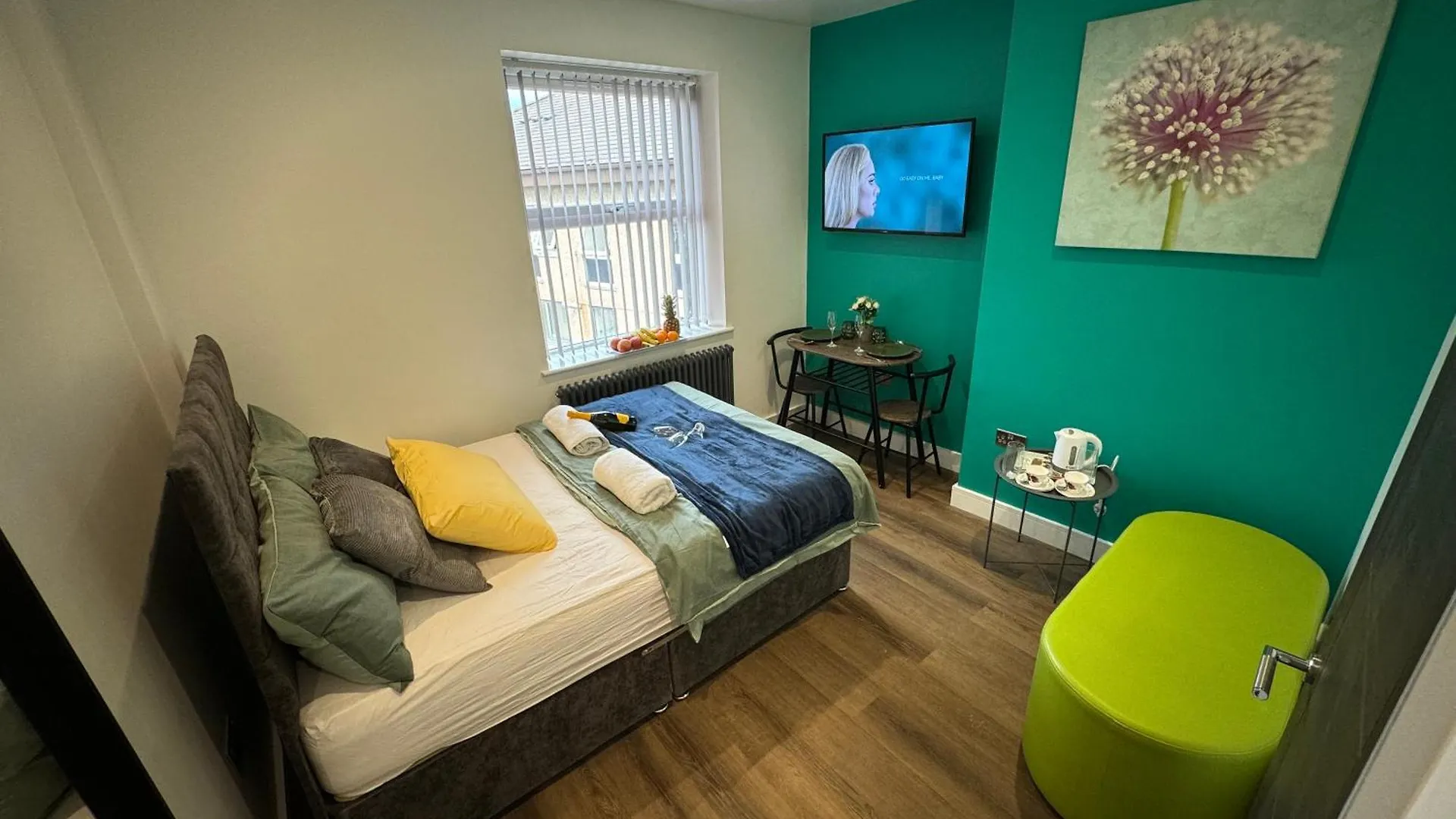 Entire Luxury Southgate House Villa Elland