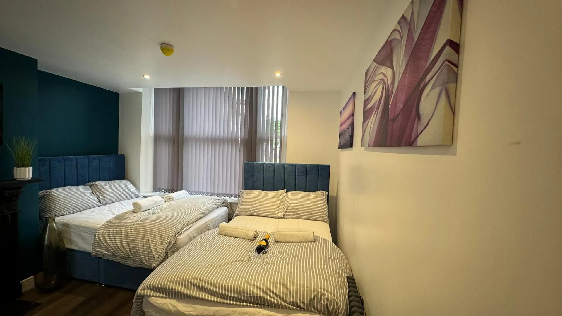 Entire Luxury Southgate House Villa Elland Holiday home